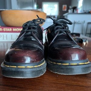 Dr martens cherry rub off oxfords women’s 6US